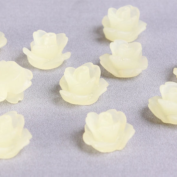 10mm cream rose cabochons - 10mm yellow frosted rosebud cabochon - 10mm lucite flower cabochon - 3D flower cabochons (739)