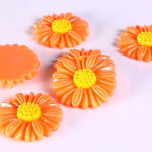 27mm Marguerite orange foncé cabochons en résine en forme de fleur (626)