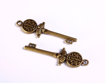 43mm Key charm - key pendant - antique brass charm - Nickel free - Lead free (984)