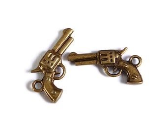 Antique brass Gun pendant - Revolver charm - Western Gun - Sheriff Cowboy - Police Weapon - Pistol - 22mmx11mm - nickel free lead free(1746)