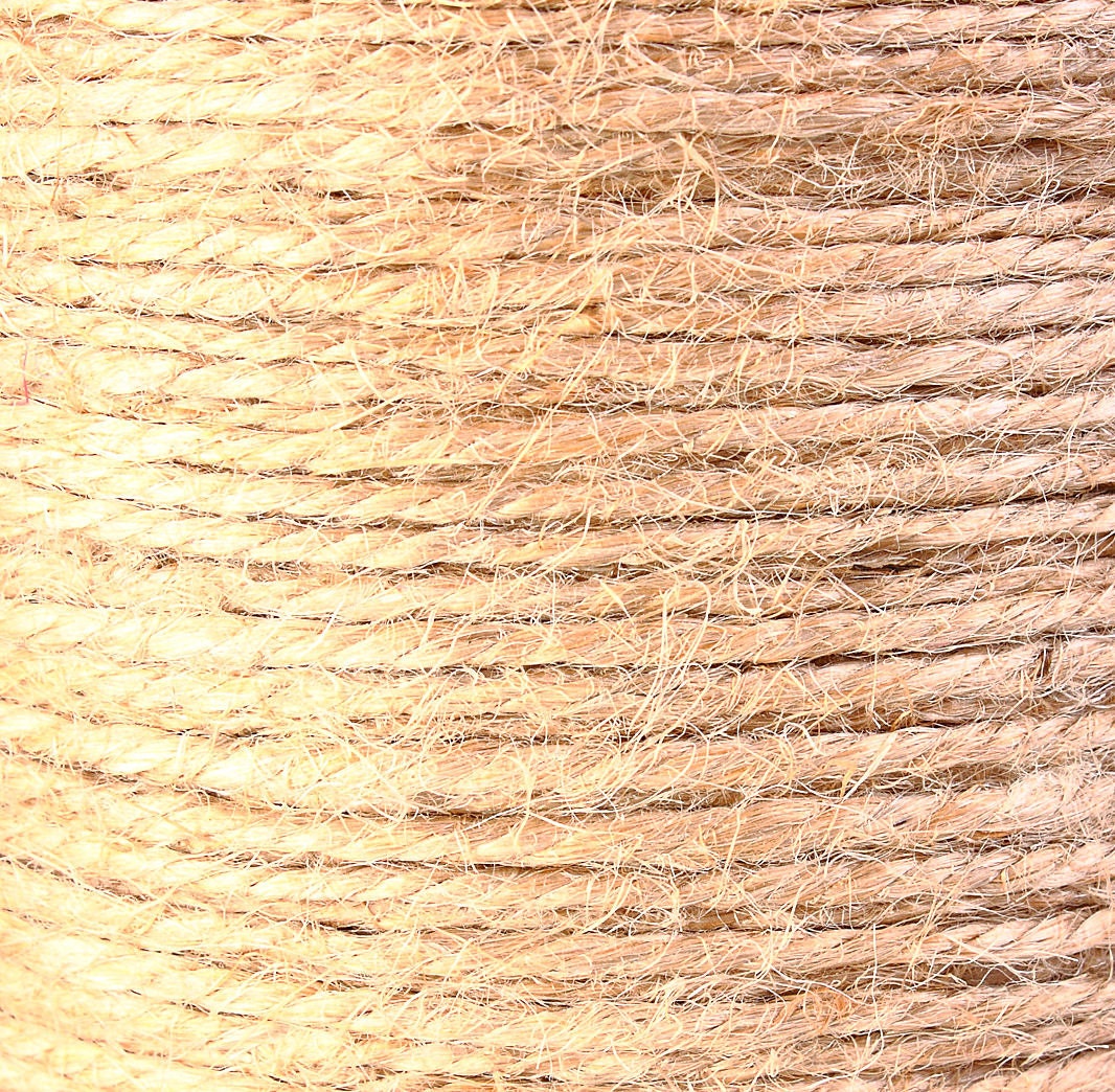 Red Jute, Red String, Red Twine, Colored String, Christmas Holiday Gift  Wrap, Rustic Gift Wrapping, Spool of String, on Wood Spool, 25 YARDS 