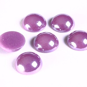 12mm cabochons en verre de forme ronde de couleur mauve - 11mm à 12mm (1316)