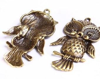 Owl pendant - bird charm - antique brass pendant - metal owl pendant - bird charm - 43mm x 27mm - nickel free - lead free (550)