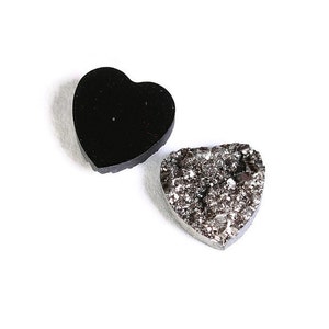 12mm cabochons en coeur de couleur noir et argent en résine (1481---)