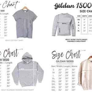Op de afbeelding: Maattabellen voor Gildan-kleding, waaronder t-shirts, sweatshirts en hoodies. De tabellen tonen de afmetingen voor breedte, lengte en mouwlengte in inches voor de maten XS tot 5XL. De tabellen zijn voor Gildan 5000, 18000b, 18500 en 18000.