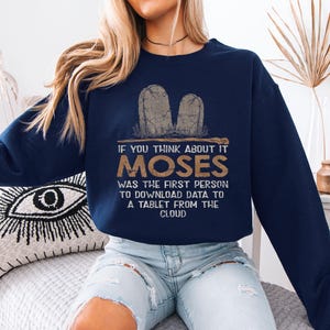 Moses Erste Person, die Daten aus der Wolke herunterlädt PNG, lustige Bibelzitat-Sublimation, christlicher Tech-Humor-Design, religiöse Hemd-Grafik