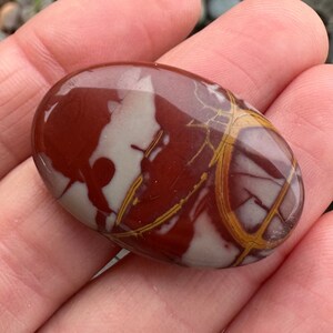 Cabujón de jaspe Noreena ovalado: piedra roja, blanca y amarilla (37 mm x 24 mm)