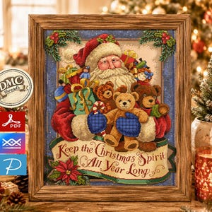 Könnte beinhalten: Ein gerahmtes Kreuzstichbild mit dem Weihnachtsmann, der mehrere Teddybären und verpackte Geschenke hält. Der Weihnachtsmann trägt einen roten Mantel und blau karierte Fäustlinge. Ein Banner am unteren Rand zeigt den Text Keep the Christmas Spirit All Year Long.