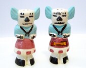 Roswell NM Kachina Salt and Pepper Shakers 1960s Vintage Southwestern Salt Pepper Set Retro Kitchen Blue and Mauve Pink - Plattermatter