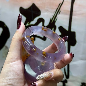 Lavendel Jade Armband 52 mm Genomskinlig Lila Jade Guldmossmönster Sällsynt Gåva till Henne