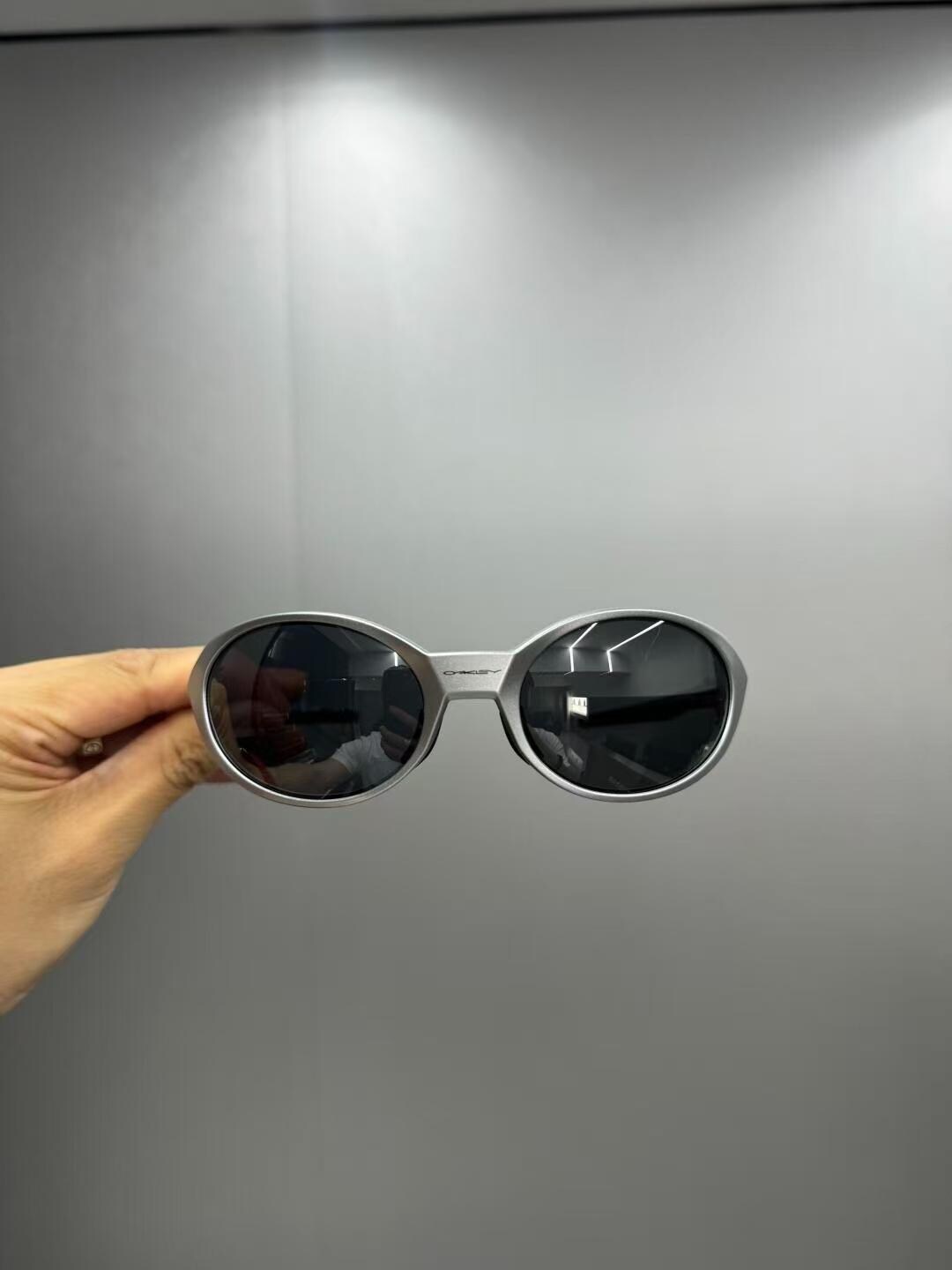 Retro Oakley Eye Jacket Redux Sunglasses Silver Frames Black Lens