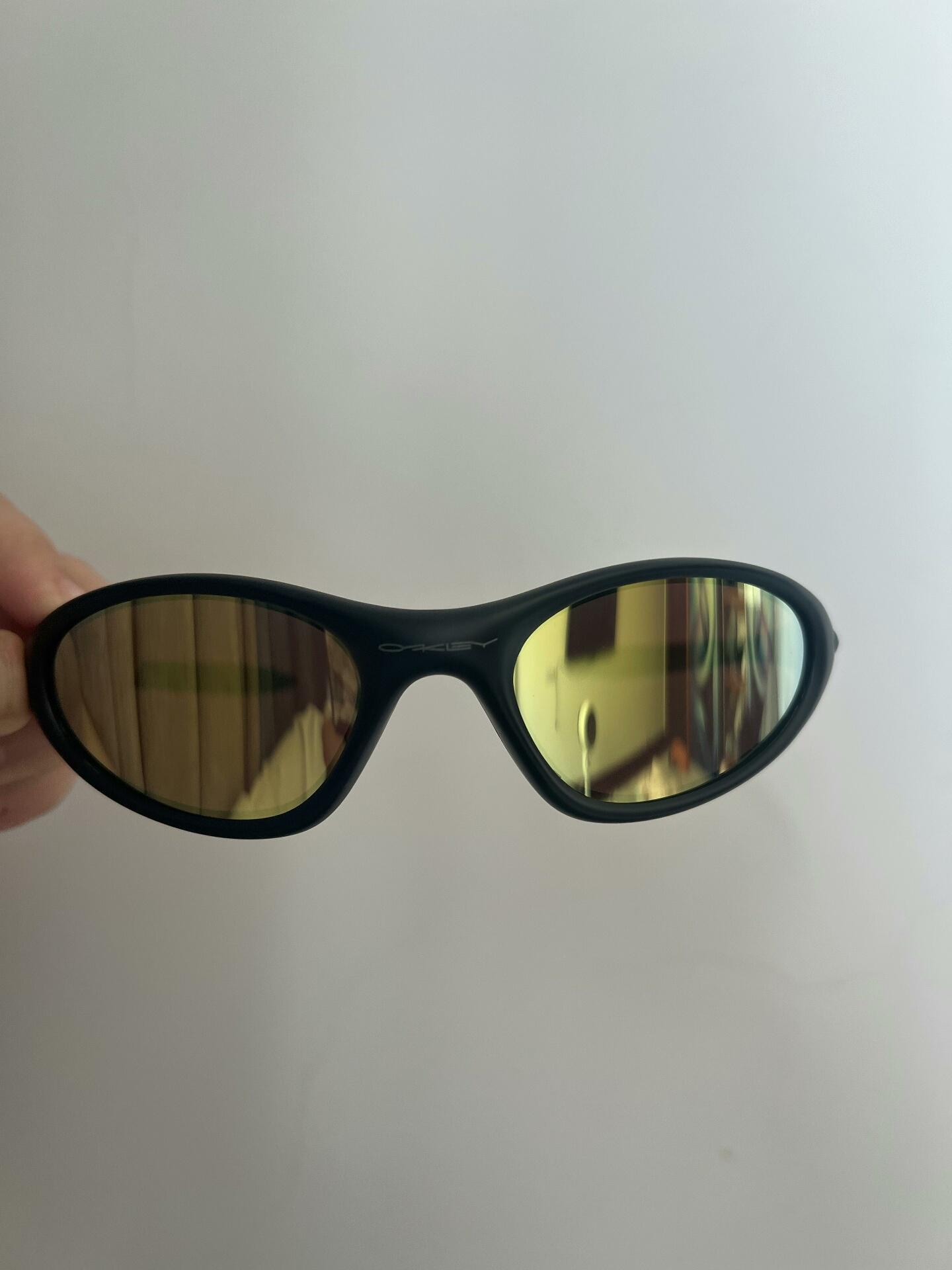 Retro/90s Oakley Minute Gen 1 Sunglasses Black Frame Gold Lens
