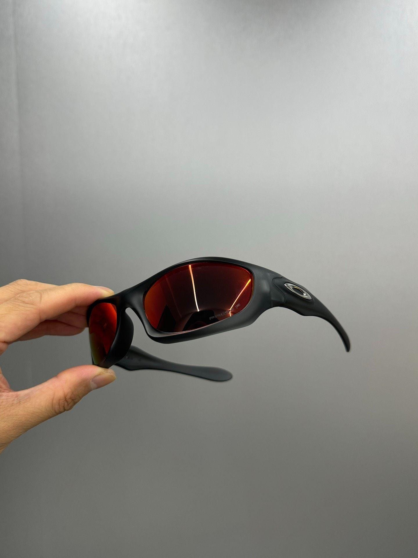 K*。様 OAKLEY MONSTERDOG サングラス Cinder red Retro Oakley 00s Monster Dog Sunglasses Translucent Gray Frame Red