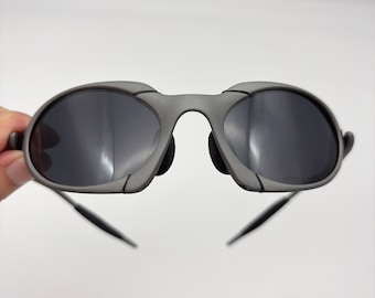 Vintage/90s Oakley Romeo X-Metal Sunglasses Matte gray frame with polarized black lenses (133mm)