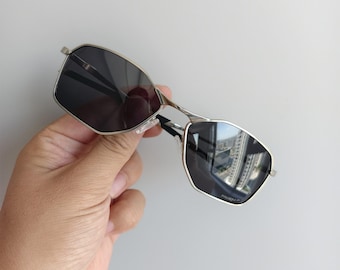 Retro Oakley Savitar OO6047 Titanium Polarized Sunglasses Silver frames black lenses （138mm）