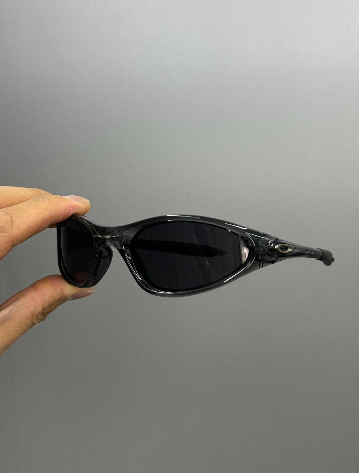 Retro/90s Oakley Minute Gen 1 Sunglasses Clear Gray Frame Black