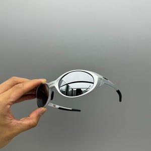 Retro Oakley Eye Jacket Redux Sunglasses Silver frames Silver lens y2k avantgarde hype