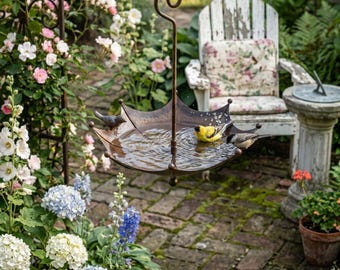 Vintage Metall Regenschirm Vogelfutter hängenden Tablett für Garten Dekor, rustikale Vogeltränke aus Gusseisen, Outdoor Wild Bird Waterer, Gärtner Geschenk