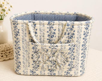 French Country Gesteppter Aufbewahrungskorb, Blauer Baumwollorganizer mit Blumenmuster, Cottagecore Kinderzimmeraufbewahrung, handgefertigter Stoffkorb