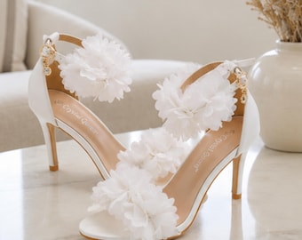 White Floral Heeled Sandals for Women, Bridal Flower Strap Heels, Elegant Wedding Party Shoes, Open Toe High Heels, Heels Gift for Her