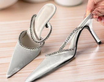 Zilveren pumps met spitse hak, feestpumps voor vrouwen, modehakken voor haar, slingback-hakken, hakken met strass bandje, pimp-hakken cadeau voor haar