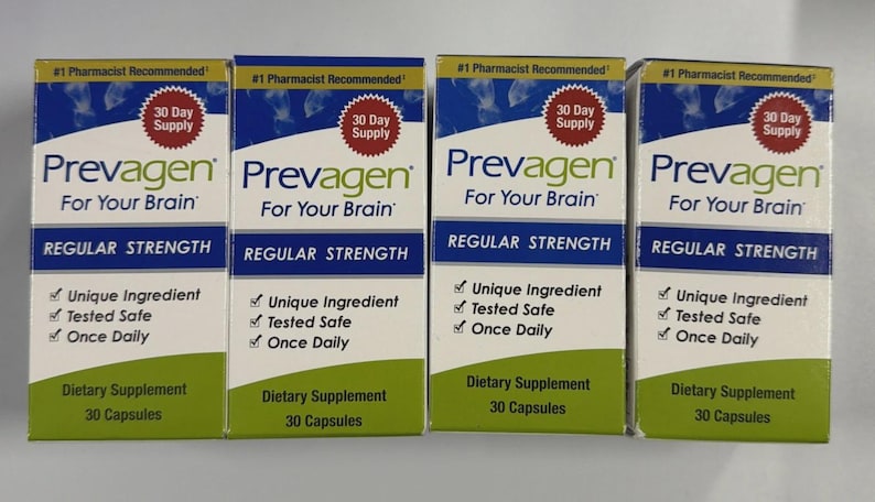 Peut inclure: Quatre bo&icirc;tes de compl&eacute;ment alimentaire Prevagen. Chaque bo&icirc;te, blanche avec des accents bleus et verts, affiche "Prevagen For Your Brain" et "Regular Strength". Chaque bo&icirc;te contient 30 g&eacute;lules.