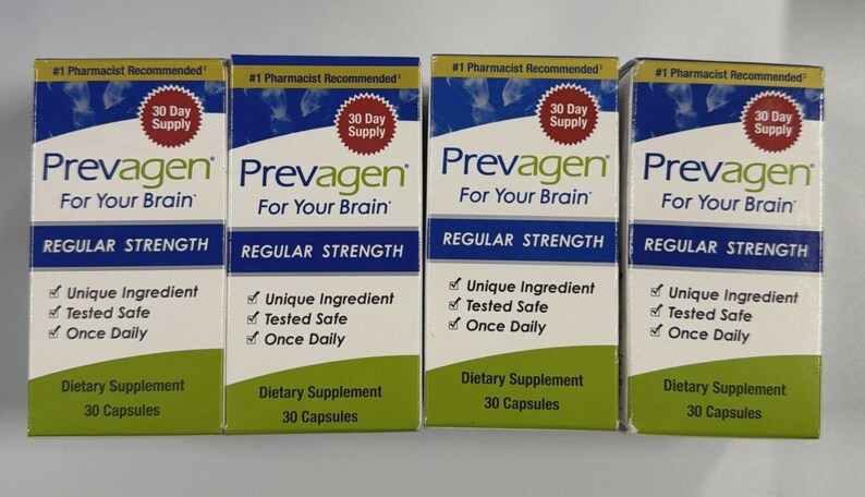 Peut inclure: Quatre bo&icirc;tes de compl&eacute;ment alimentaire Prevagen. Chaque bo&icirc;te, blanche avec des accents bleus et verts, affiche "Prevagen For Your Brain" et "Regular Strength". Chaque bo&icirc;te contient 30 g&eacute;lules.