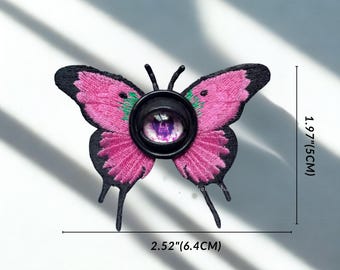 Broche de cabelo com olho de borboleta gótica, alfinete de borboleta com olho de demônio, acessório de cabelo com inseto gótico, joia de terror Weirdcore, moda alternativa.