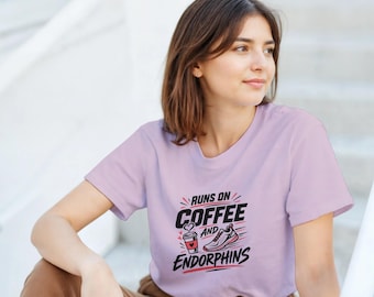 T-shirt « Fonctionne au café et aux endorphines » pour les femmes qui aiment leurs kilomètres matinaux