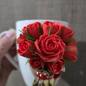 Taza personalizada hecha a mano con flores en plena floración – Regalo con nombre personalizado