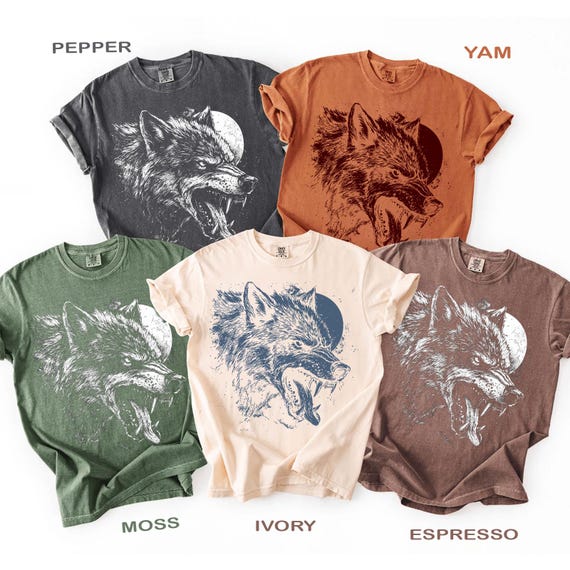 Roaring Wolf T-Shirt, Boho Animal Graphic Tee, Vintage Style Wolf Shirt, Nature Wildlife Shirt, Unisex Ivory Tee, Wolf Lover Gift