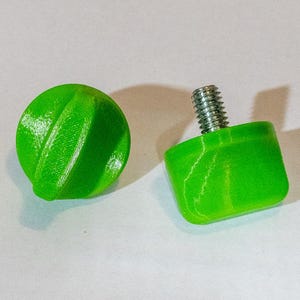 M6 10 mm bolt with plastic hand-tightening knob.