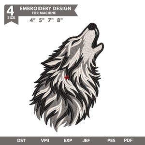 Puede incluir: Un diseño de bordado para máquina con una cabeza de lobo aullando en negro, blanco y gris. El texto dice 4 SIZE EMBROIDERY DESIGN FOR MACHINE 4" 5" 7" 8" y los formatos DST, VP3, EXP, JEF, PES, PDF aparecen en la parte inferior.