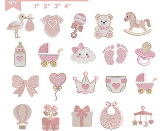 Könnte beinhalten: Eine Sammlung von zwanzig rosa-weißen Stickmustern für Maschinen mit Babymotiven, darunter ein Storch, ein Body, eine Rassel, ein Teddybär, ein Schaukelpferd, eine Flasche, ein Kinderwagen, eine Wolke, Fußabdrücke, ein Schnuller, eine Schleife und ein Mobile.