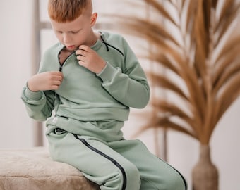 Felpa adattiva per bambini con facile accesso per sondino gastrico, port e pompa per insulina.