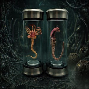 Alien Capsule Figurine Xenomorph Specimen Embryo Facehugger #2