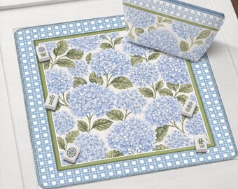 Tapete de mahjong de neopreno con estampado de hortensias azules y diseño de caña, Grandmillennial Floral American Mahjong, cubierta antideslizante para mesa, se envía enrollado.