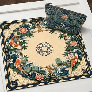 Elegant Koi-fiskdamm Mahjongmatta | Chinoiserie Amerikansk Mahjong Spelyta | Lotusblomma & Japansk Koi Design | Lyxig Mahjong-present bild 1