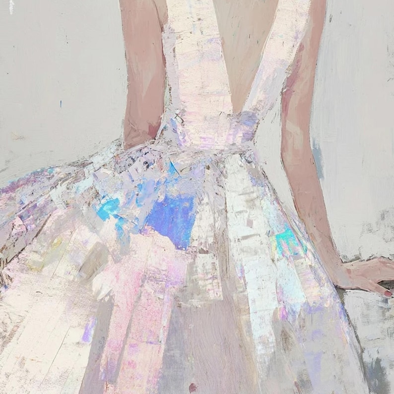 Puede incluir: Pintura abstracta de un vestido blanco con escote en V profundo. El vestido presenta un dise&ntilde;o texturizado y en capas con toques de azul, rosa y colores iridiscentes. La obra de arte tiene un estilo pict&oacute;rico, con pinceladas visibles y una calidad suave y et&eacute;rea.