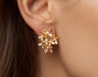 Gold Pearl Floral Cluster Stud Earrings Dainty Multi Flower Gold Studs Elegant Bridal Wedding Jewelry Minimalist Floral Gift For Her