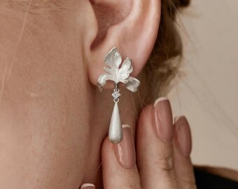 Matte Silber Blume Ohrringe Teardrop hängende zierliche botanische Schmuck-Braut Brautjungfer Geschenk-elegante Weinlese-Blumenohrringe für Frauen