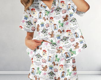 Sie haben einen Freund in mir Satin-Pyjama-Set, Toy Story Charaktere Nachtwäsche, Disneyland Trip Pjs, Woody Buzz Toy Story Geschenk für Sie
