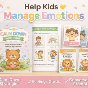 Può includere: Un set di quaderni e carte per bambini intitolato "Calm Down Workbook" con il testo "Help Kids Manage Emotions". Il quaderno presenta un orso che tiene un cuore. Il set include carte dei sentimenti e strategie di calma.