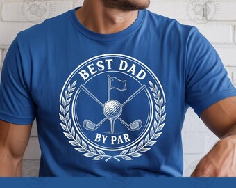 Pode incluir: Uma camiseta azul com um gráfico branco que diz "BEST DAD BY PAR" em um design circular com tacos de golfe, uma bola de golfe e uma bandeira. As palavras "DIGITAL ONLY" e "PNG JPG" estão na parte inferior.
