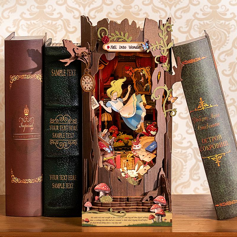 アリス 本のオブジェ インテリア雑貨 Alice in wonderland miniature book nook - Etsy 日本