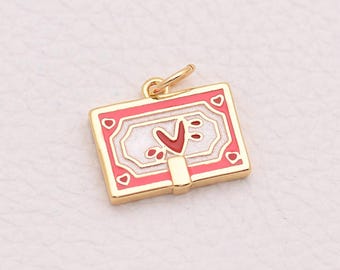 Colgante Love Ticket con detalle de corazón de esmalte rojo en acabado chapado en oro de 18 quilates para conjunto de diseño de joyería 12*14 mm