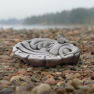 Concrete Bird Bath Bowl Shell Shaped Bird Feeder Garden Figurine Stone Water Basin Outdoor Lawn Decoration Patio Yard Art Cement Sculpture