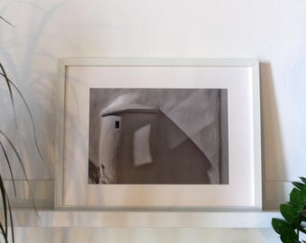 Fotografía en blanco y negro de la isla de Paros – Arte mural minimalista de estilo cicládico (con paspartú)