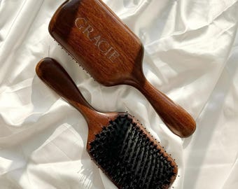 Cepillo de pelo de cerdas de jabalí personalizado y grabado, cepillo de pelo de madera con nombre personalizado, regalo para ella, regalo de dama de honor, regalo de boda