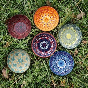 Keramik Garten-Bewässerungsstation, handgefertigte Insektenbestäuber-Trinkung, Outdoor-Puddler-Kunstgeschenk